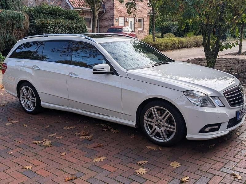 Gebraucht Mercedes E500 Avantgarde 387 PS (284 kW) 2010 Weiß Kombi