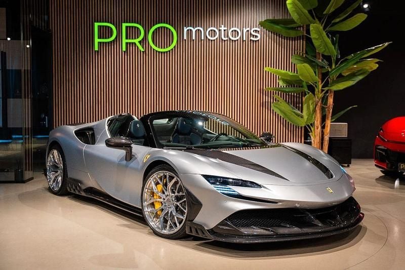 Grau Gebraucht 2022 Ferrari SF90 Cabrio | 585.000 € - Bild 1/4