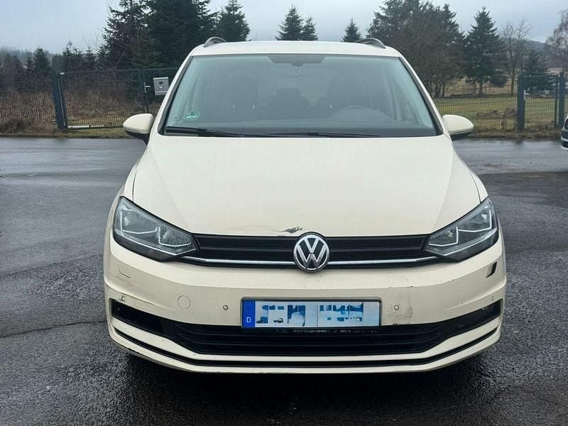 Gelb Gebraucht 2019 VW Touran Highline Van / Kleinbus | 6.500 € (Etwas zu teuer) - Bild 1/4