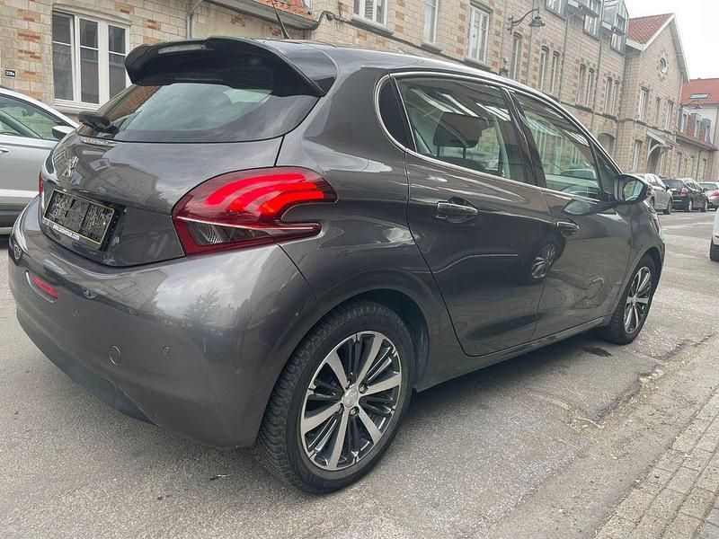 Grau Gebraucht 2019 Peugeot 208 Allure Kleinwagen | 8.200 € (Guter Preis) - Bild 1/4