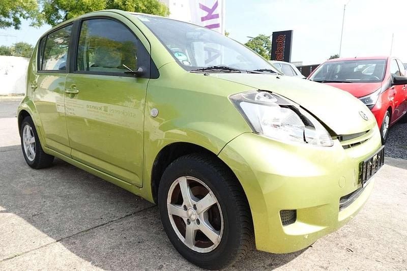 Gelb Gebraucht 2009 Daihatsu Sirion Kleinwagen | 999 € (Superpreis) - Bild 1/4