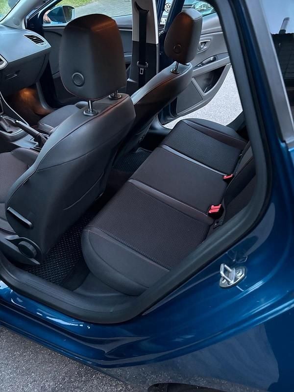 Second-hand Seat Leon FR 150 CP (110 kW) 2015 Albastru Hatchback