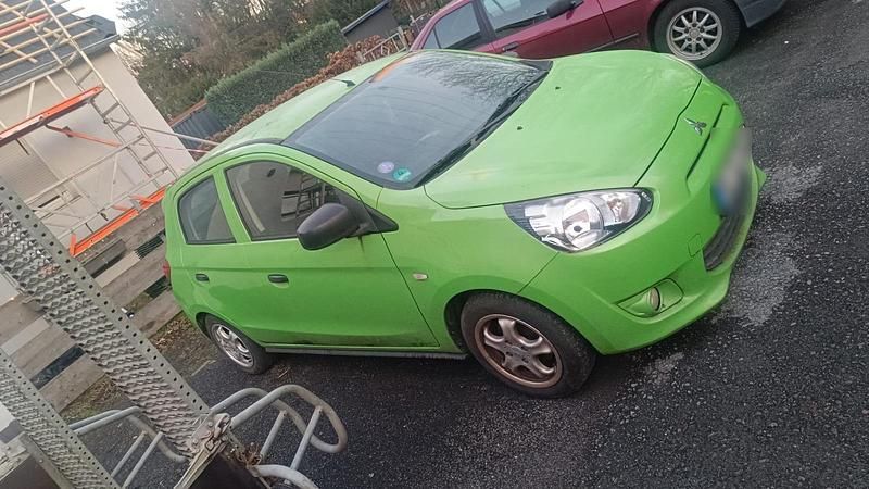 Gebraucht Mitsubishi Space Star 71 PS (52 kW) 2014 Grün Van / Kleinbus