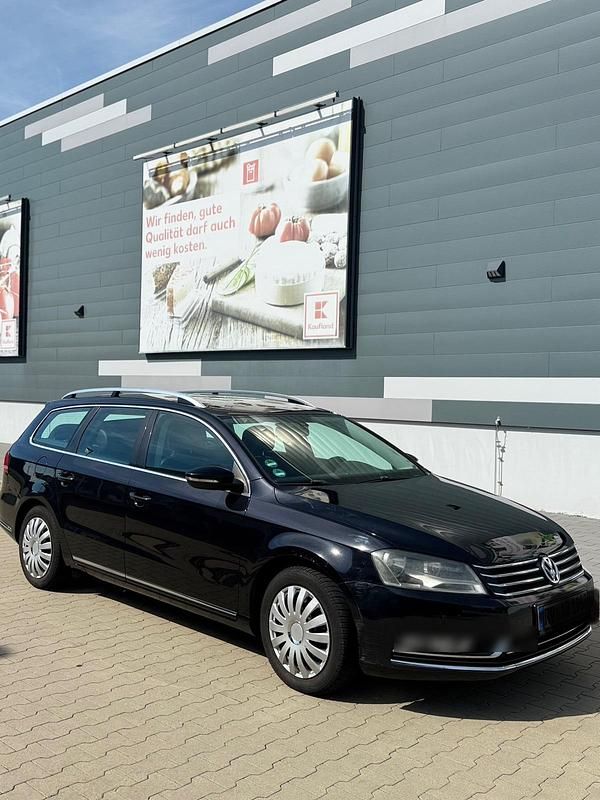 Schwarz Gebraucht 2012 VW Passat Kombi | 7.800 € (Fairer Preis) - Bild 1/4