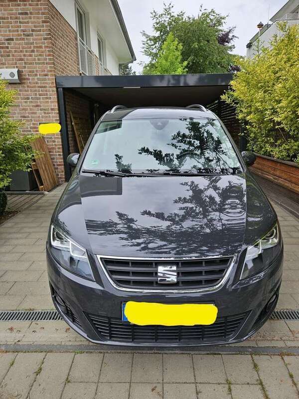 Grau Gebraucht 2018 Seat Alhambra Style Van / Kleinbus | 25.999 € (Fairer Preis) - Bild 1/4