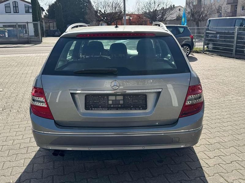 Gebraucht Mercedes C180 156 PS (114 kW) 2010 Palladiumsilber  metalliclack Kombi