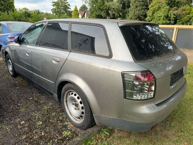 Grau Gebraucht 2002 Audi A4 Kombi | 999 € (Superpreis) - Bild 1/1