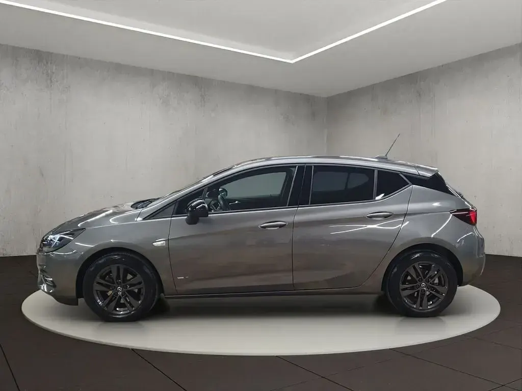 Używany Opel Astra Design & Tech 131 KM (96 kW) 2021 Szary Sedan/Limuzyna