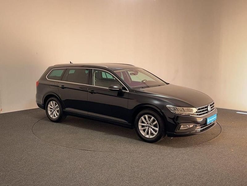 Gebraucht VW Passat Business 150 PS (110 kW) 2022 Schwarz Limousine