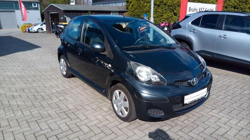 Gebraucht Toyota Aygo Cool 68 PS (50 kW) 2010 Grau Kleinwagen