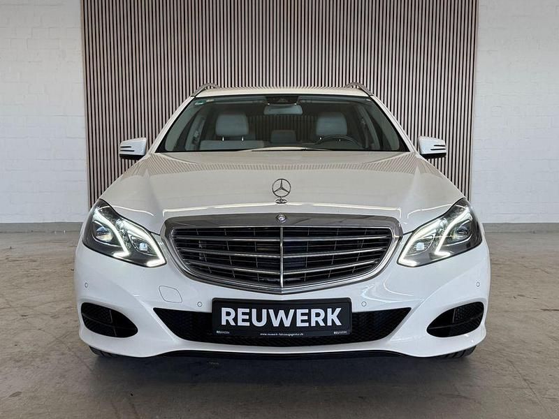 Gebraucht Mercedes E220 170 PS (125 kW) 2013 Weiß Kombi