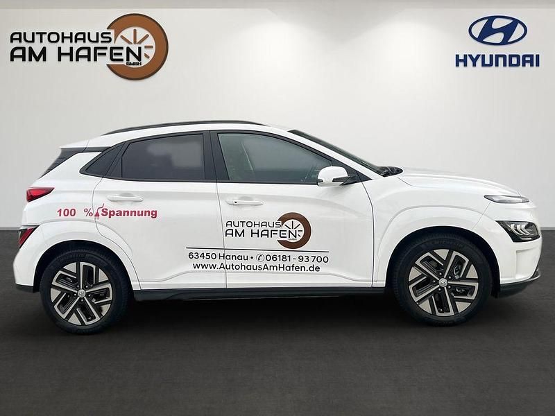 Gebraucht Hyundai Kona Trend 100 kW (136 PS) 2023 Atlas white / sol SUV
