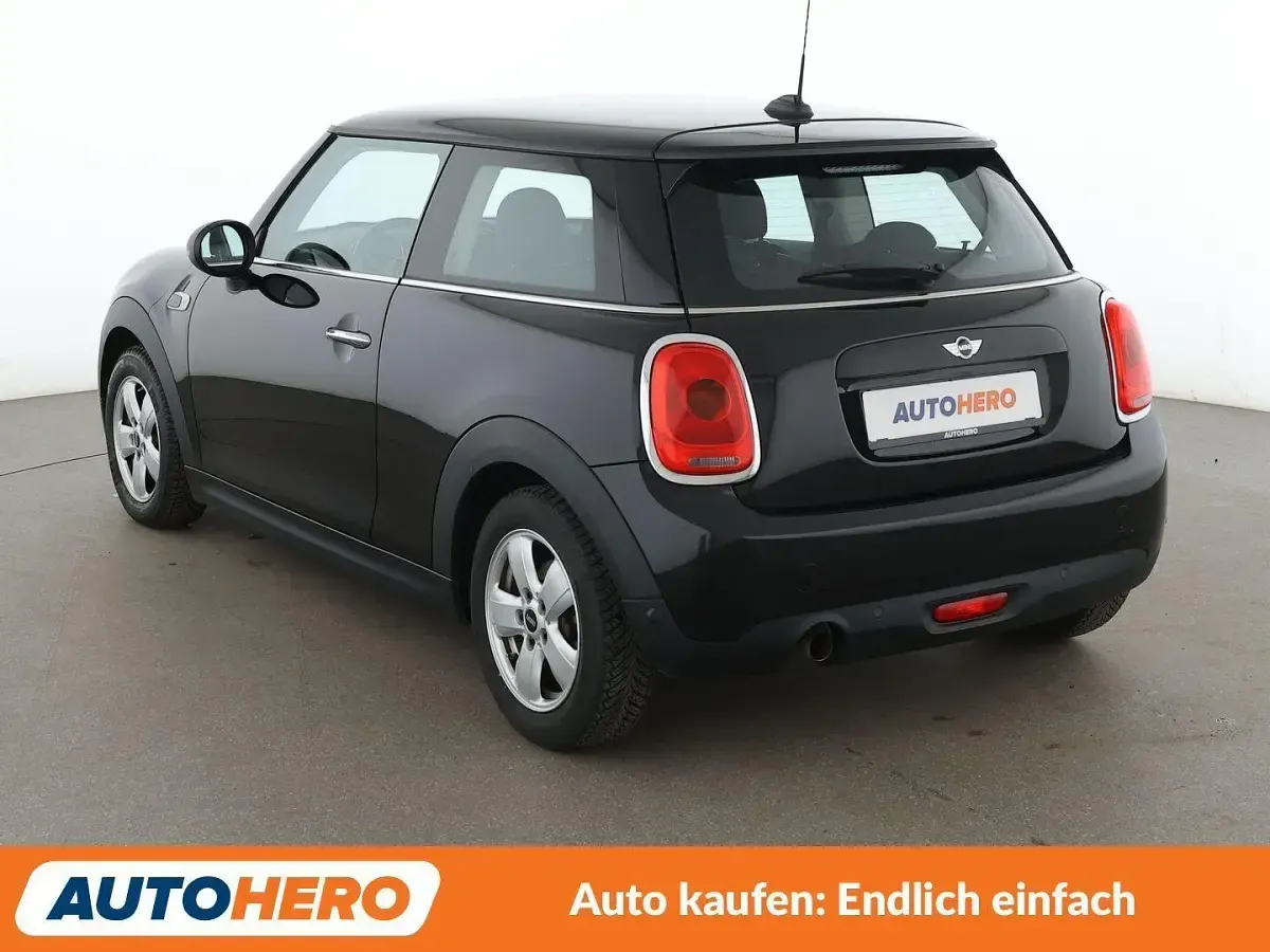 Gebraucht Mini ONE 75 PS (55 kW) 2018 Schwarz Kleinwagen