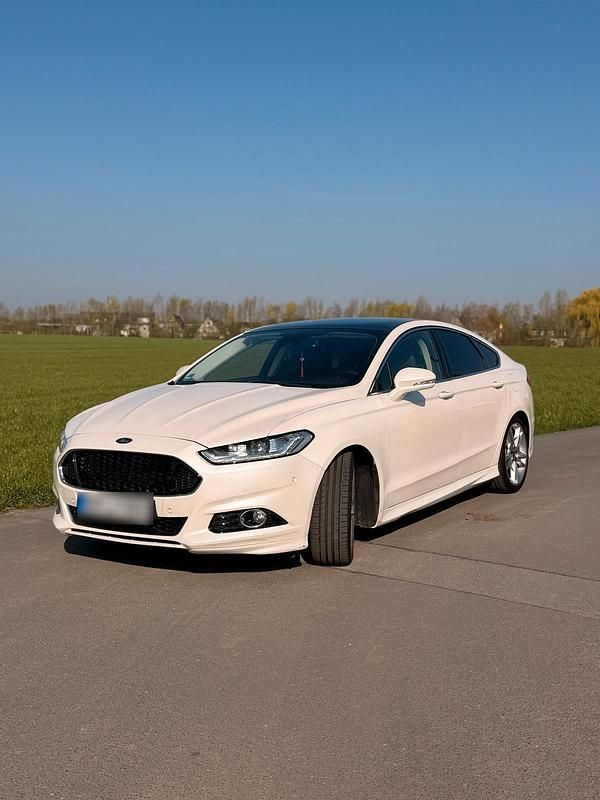 Gebraucht Ford Mondeo Titanium 210 PS (154 kW) 2016 Weiß Limousine