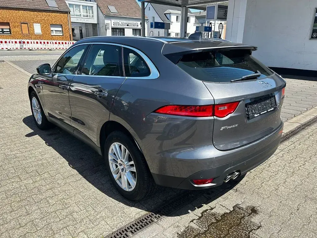Gebraucht Jaguar F-Pace 179 PS (131 kW) 2018 Grau SUV