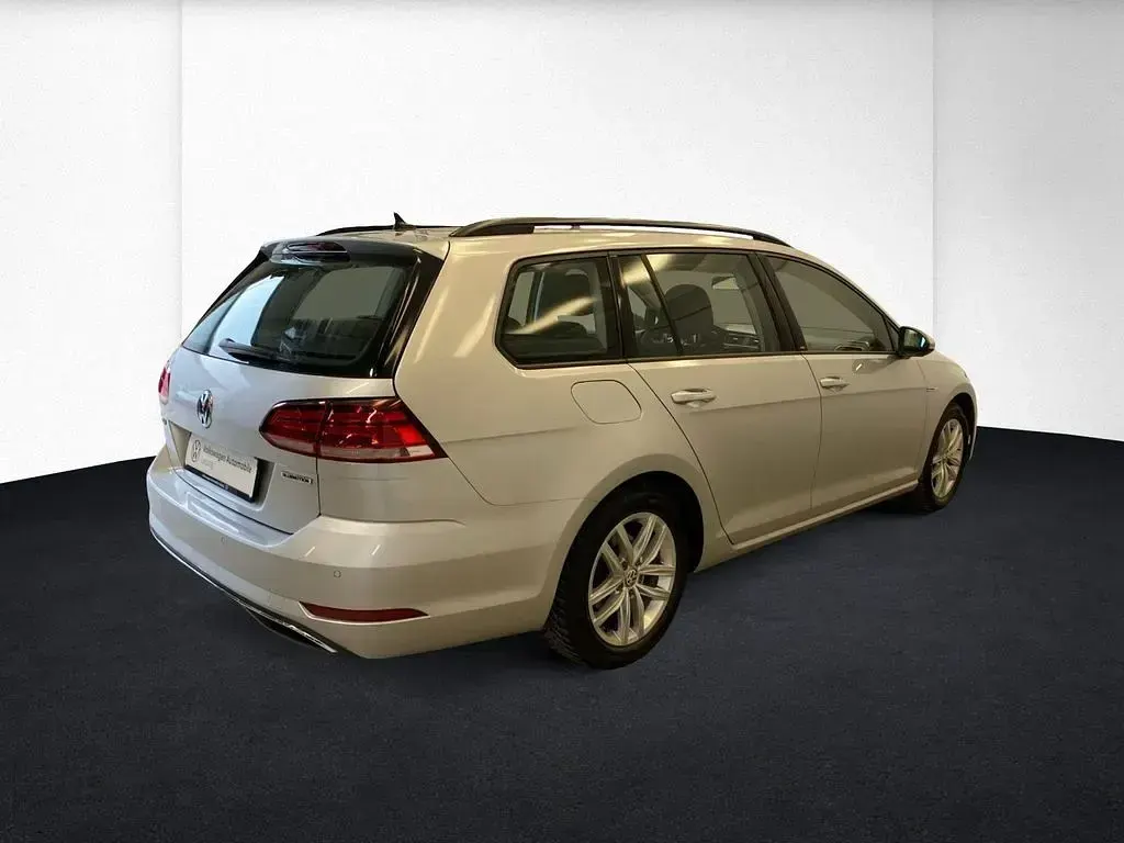 Gebraucht VW Golf VII Comfortline 131 PS (96 kW) 2020 Silber Kombi