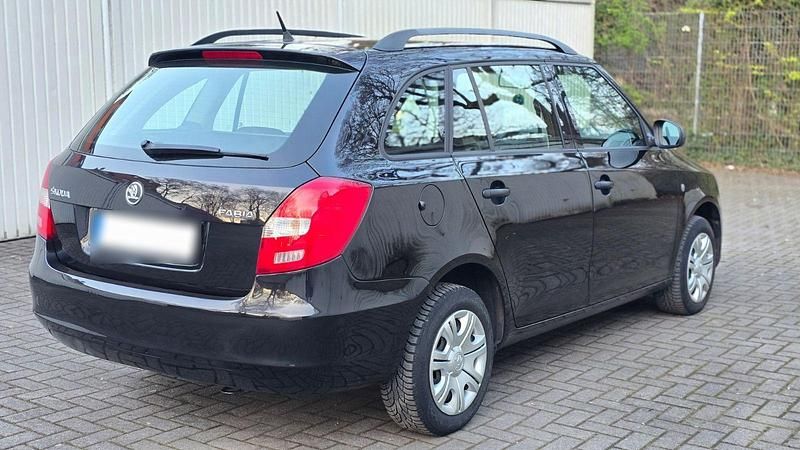 Gebraucht Skoda Fabia Ambition 69 PS (50 kW) 2014 Schwarz Kleinwagen