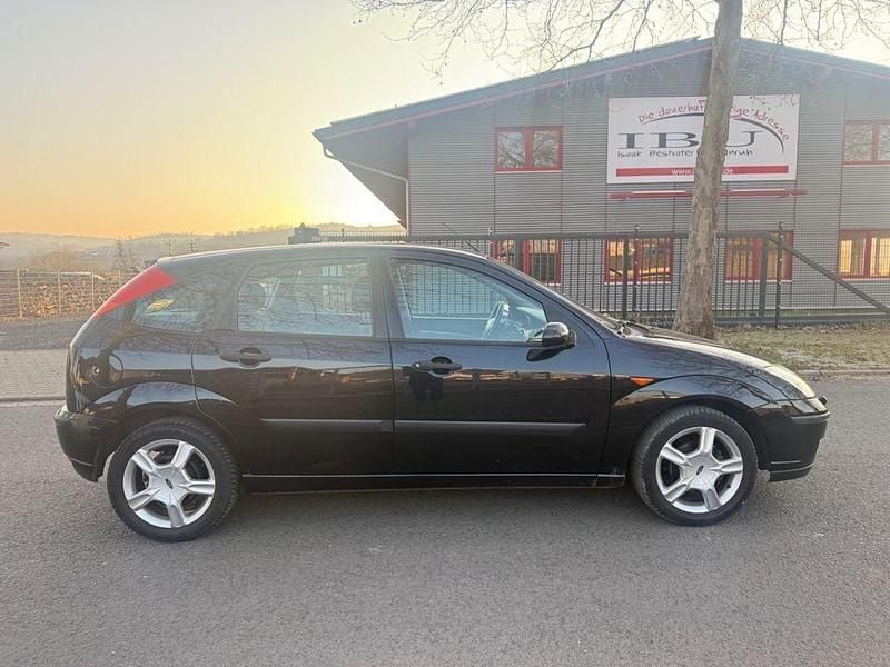 Gebraucht Ford Focus 101 PS (74 kW) 2002 Schwarz Limousine