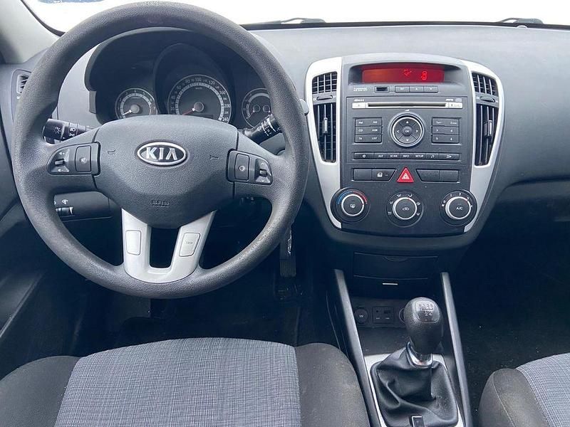 Gebraucht Kia Ceed 126 PS (92 kW) 2010 Silber Kleinwagen