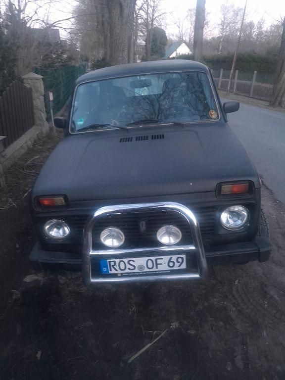 Second-hand Lada niva 82 CP (60 kW) 2006 Negru SUV