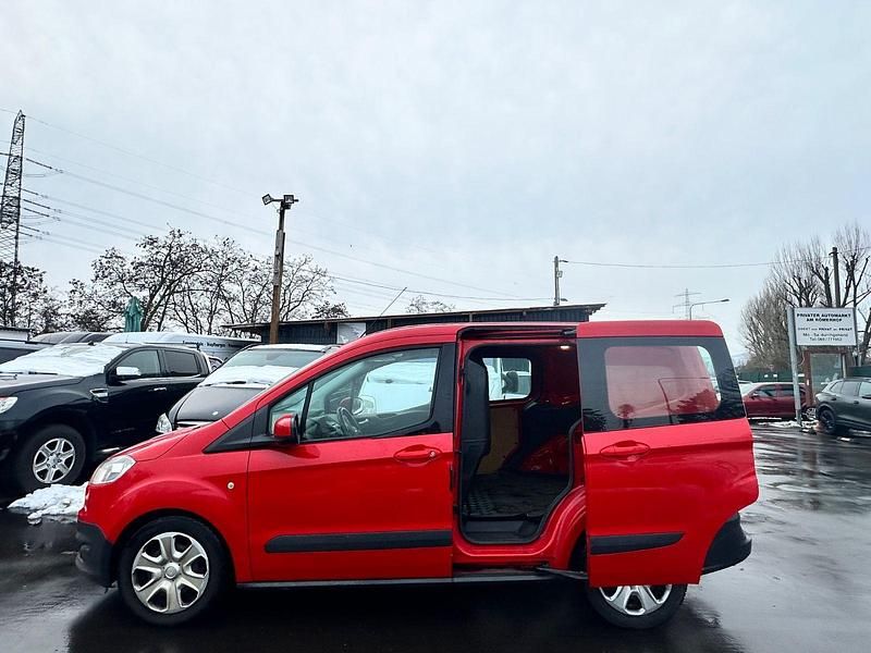 Käytetty Ford Transit Trend 101 HP (74 kW) 2016 Punainen Tila-auto