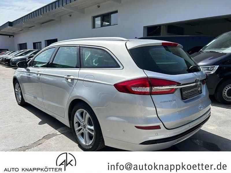Silber Gebraucht 2018 Ford Mondeo Titanium Limousine | 6.999 € - Bild 1/4