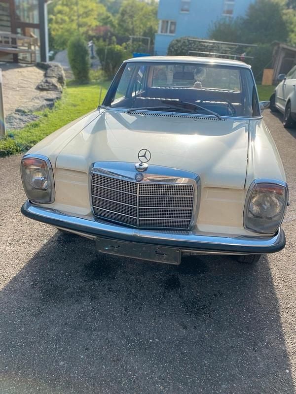 Beige Gebraucht 1971 Mercedes W115 Limousine | 6.000 € - Bild 1/4