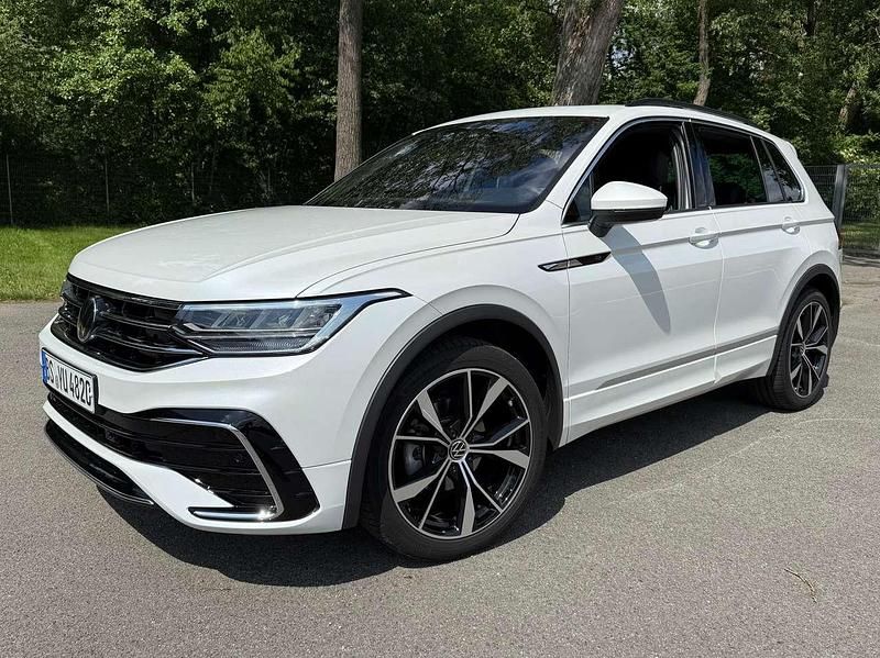 Weiß Gebraucht 2023 VW Tiguan R-line SUV | 37.900 € - Bild 1/4