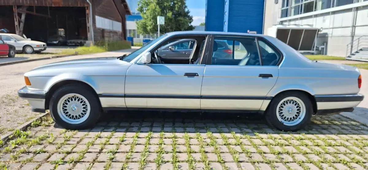 Gebraucht BMW 750L 299 PS (219 kW) 1991 Silber Limousine