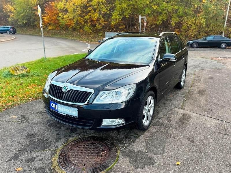 Schwarz Gebraucht 2011 Skoda Octavia Elegance Kombi | 6.500 € (Fairer Preis) - Bild 1/4