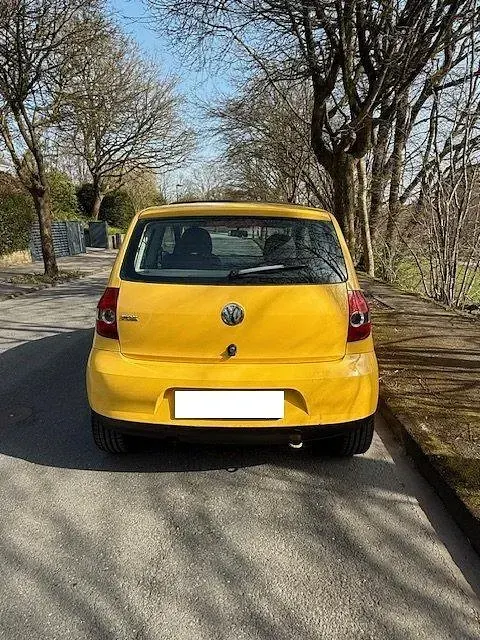 Gebraucht VW Fox 54 PS (39 kW) 2005 Gelb Kleinwagen