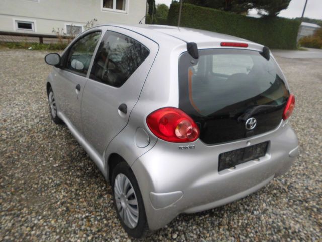 Gebraucht Toyota Aygo 88 PS (64 kW) 2006 Silber Kleinwagen