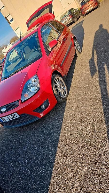 Rot Gebraucht 2006 Ford Fiesta ST-Line Kleinwagen | 1.300 € (Guter Preis) - Bild 1/4