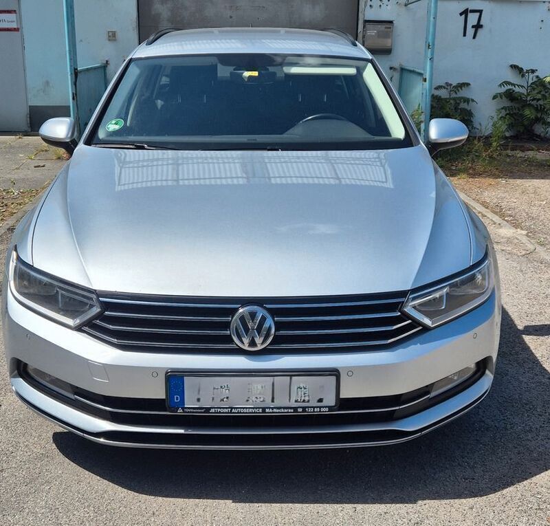 Silber Gebraucht 2017 VW Passat Comfortline Kombi | 13.900 € (Fairer Preis) - Bild 1/4