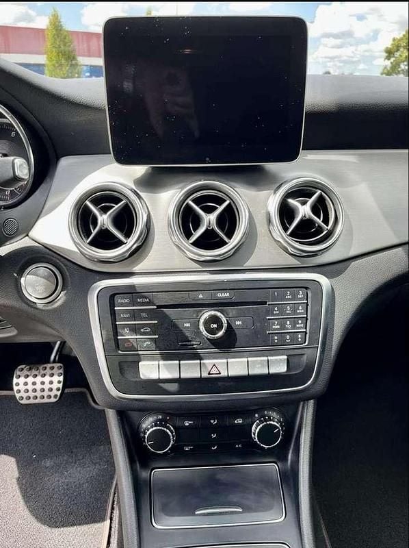 Gebraucht Mercedes GLA250 AMG line 211 PS (155 kW) 2020 Grau SUV