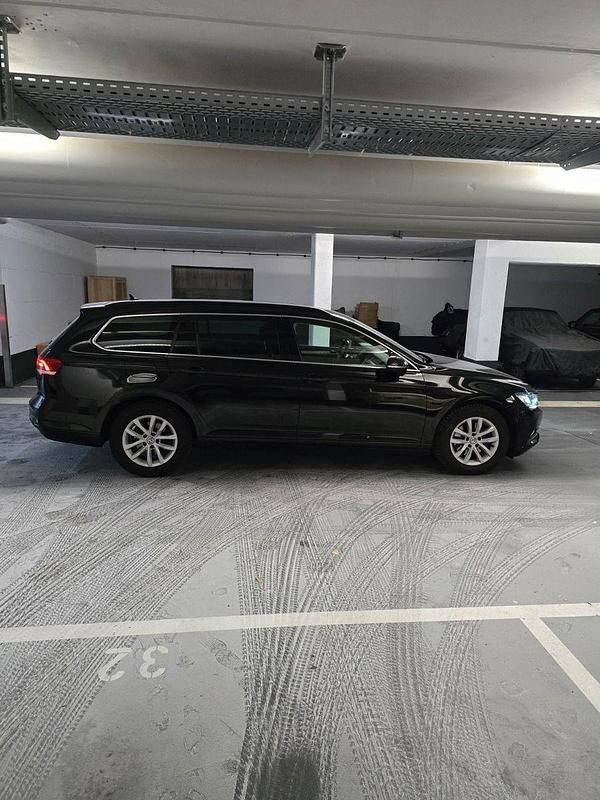 Gebraucht VW Passat 150 PS (110 kW) 2018 Schwarz Kombi