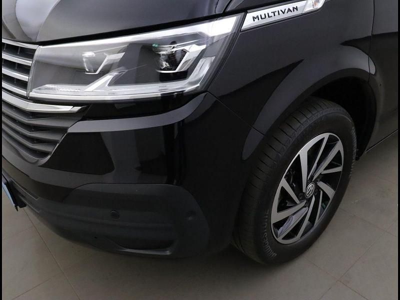 Gebraucht VW Multivan Comfortline 204 PS (150 kW) 2022 Deep black perleffekt, pearl effect Van