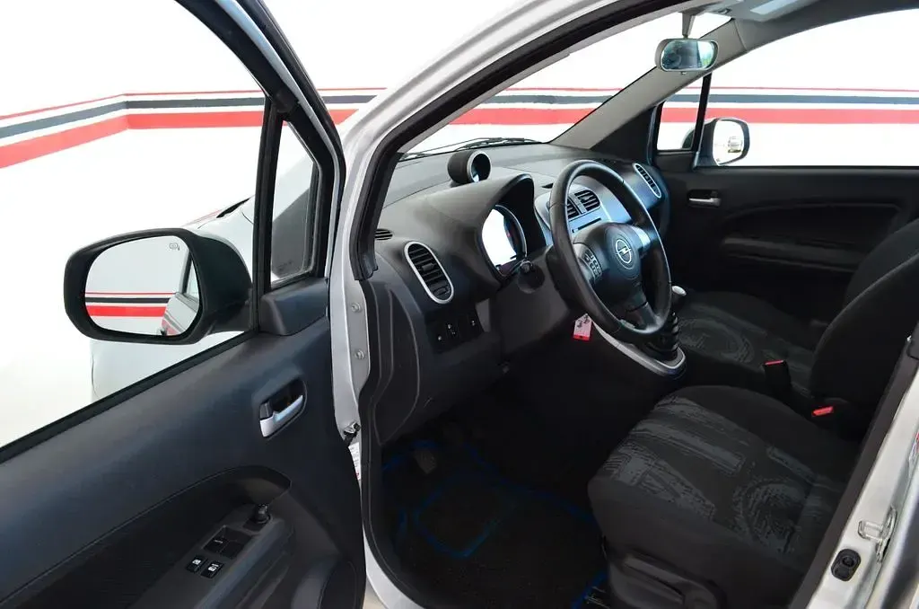 Gebraucht Opel Agila Edition 68 PS (50 kW) 2012 Silber Kleinwagen