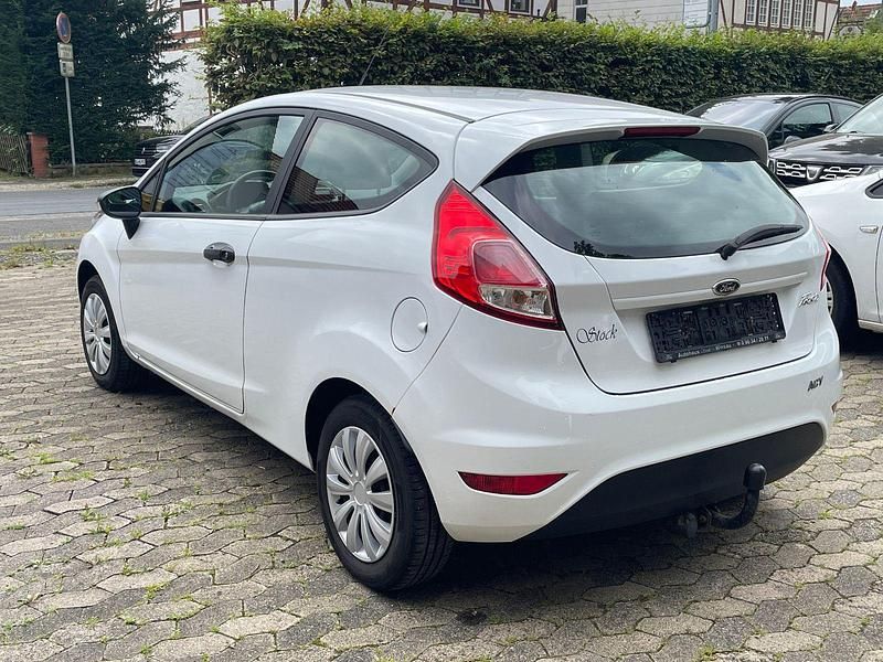 Gebraucht Ford Fiesta Ambiente 60 PS (44 kW) 2014 Weiß Kleinwagen