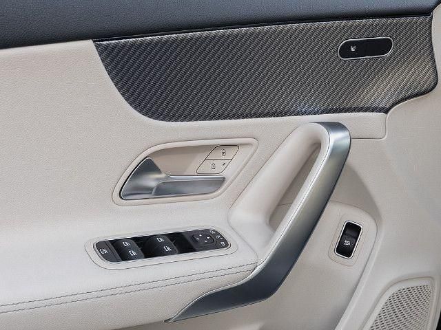 Gebraucht Mercedes A180 Progressive 136 PS (100 kW) 2025 Unilack nachtschwarz Limousine