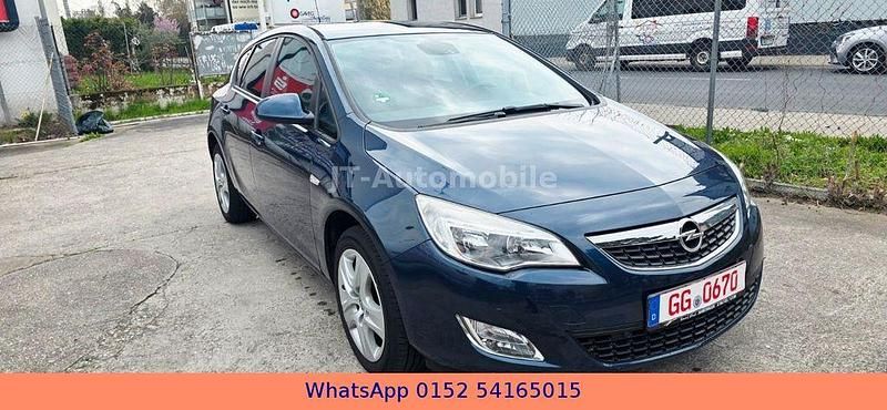 Gebraucht Opel Astra Edition 140 PS (102 kW) 2011 Blau Limousine