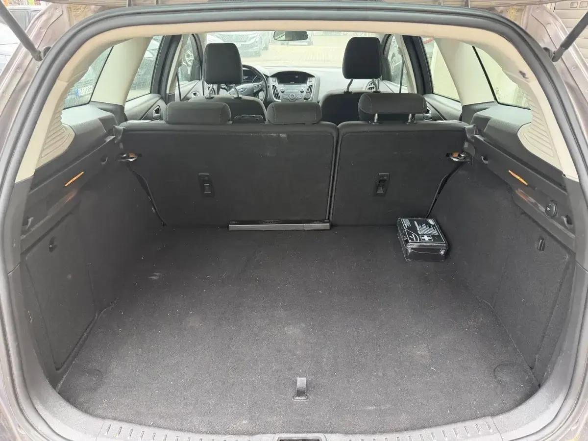 Używany Ford Focus Trend 101 KM (74 kW) 2016 Brązowy Kombi