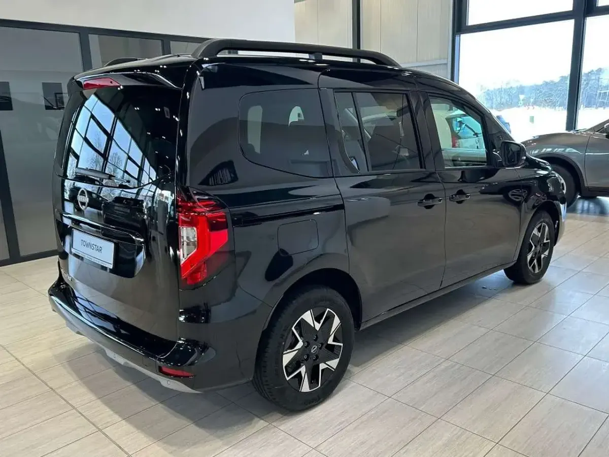 Neu Nissan Townstar Tekna 131 PS (96 kW) 2026 Black metallic Kombi