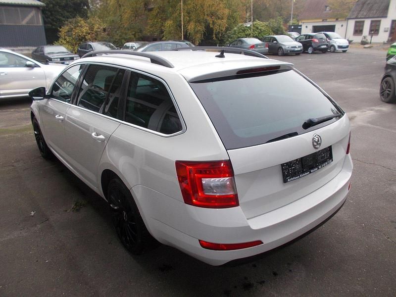 Gebraucht Skoda Octavia Elegance 150 PS (110 kW) 2014 Weiß Kombi