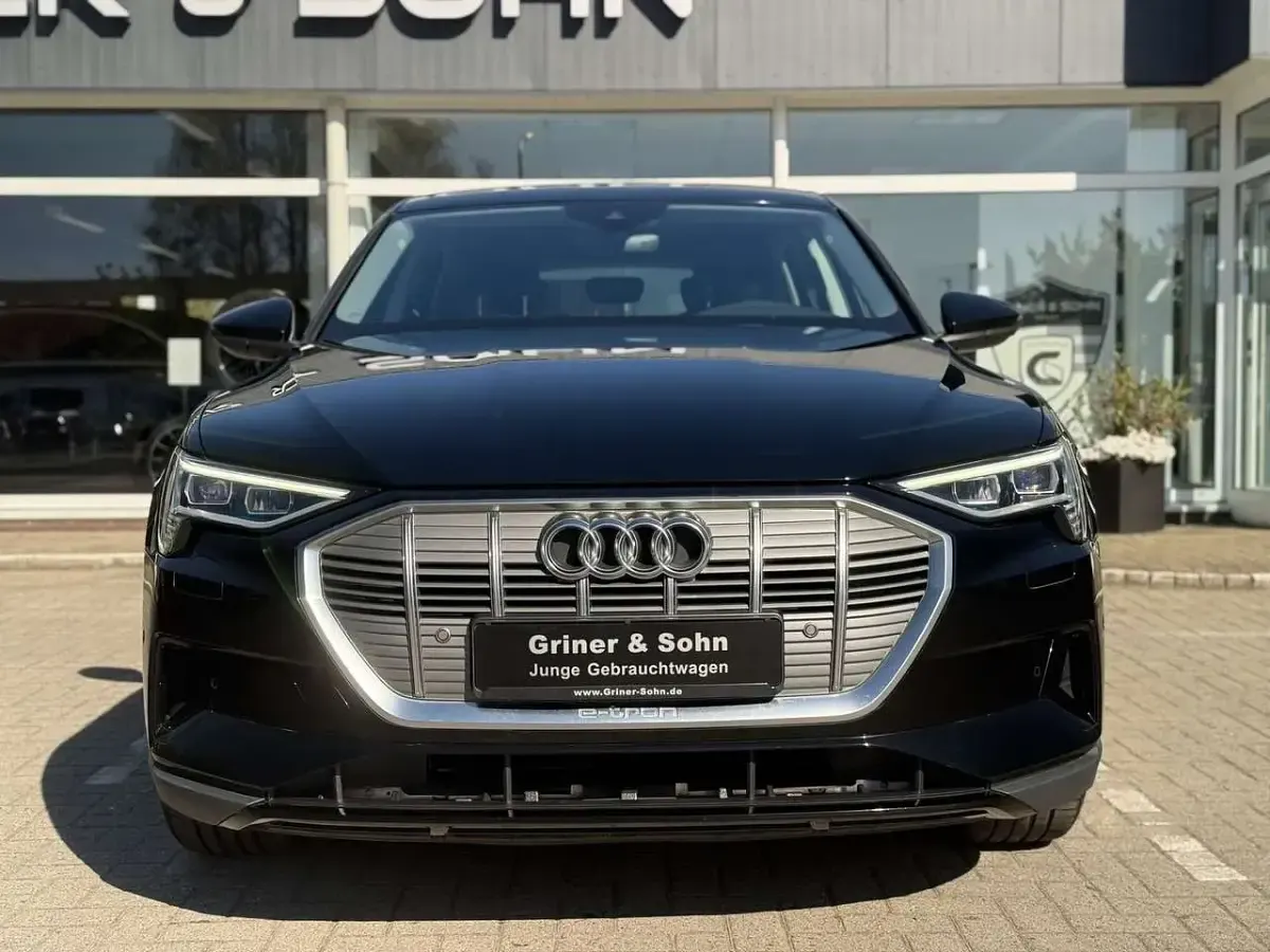 Second-hand Audi e-tron 230 kW (313 CP) 2022 Negru SUV