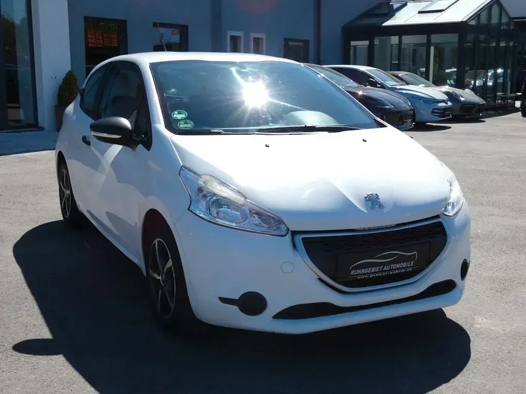 Gebraucht Peugeot 208 Access 68 PS (50 kW) 2014 Weiß Kleinwagen