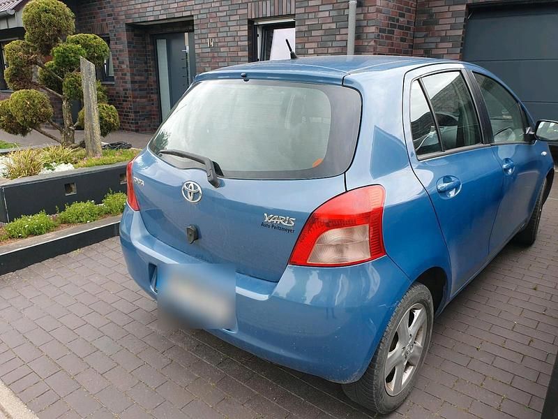 Blau Gebraucht 2007 Toyota Yaris Kleinwagen | 3.580 € (Fairer Preis) - Bild 1/4