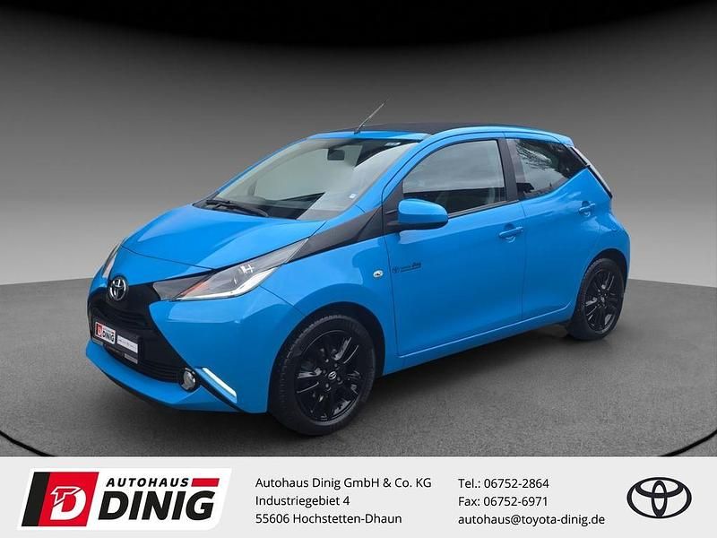 Gebraucht Toyota Aygo X-wave 69 PS (50 kW) 2016 Hellblau Kleinwagen