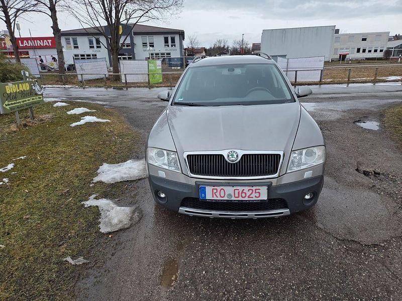 Gebraucht Skoda Octavia 140 PS (102 kW) 2010 Grau Kombi