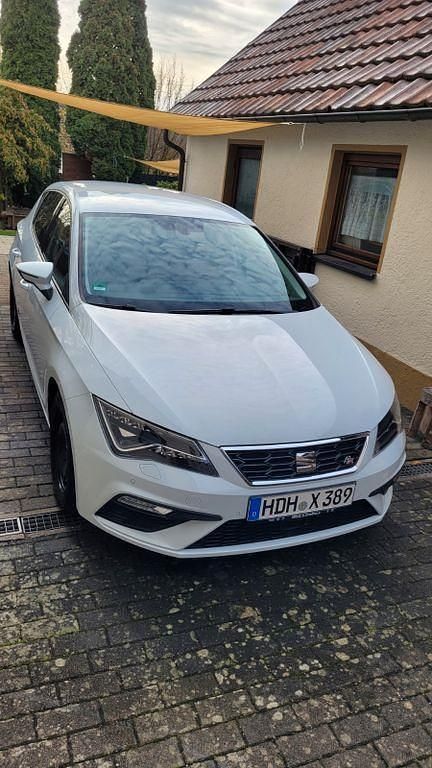 Weiß Gebraucht 2020 Seat Leon FR Limousine | 14.990 € (Guter Preis) - Bild 1/4